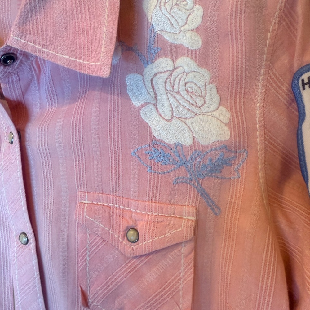 Ariat EUC pink floral pin stripe pearl snap closure blouse. Patched sleeves sz S - Picture 8 of 14